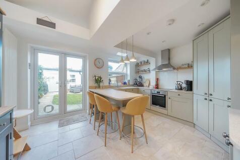 Kitchen / Dining