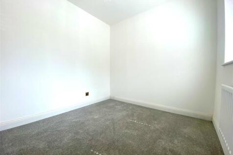 bedroom 5.jpg
