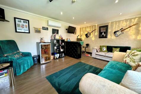 internal summer house 1.jpg