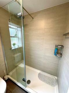 bathroom 3.jpg