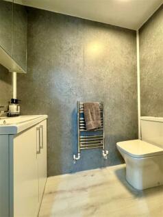 en-suite 2.jpg