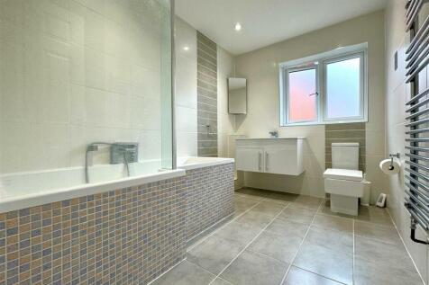 bathroom 2.jpg