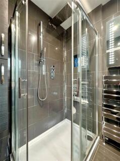 en-suite 2.jpg