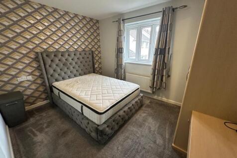 Bedroom 1.jpg