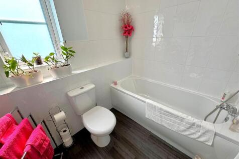 bathroom 2.jpg
