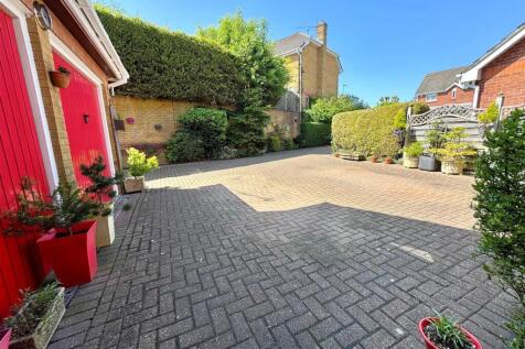 driveway.jpg