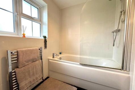 bathroom 2.jpg