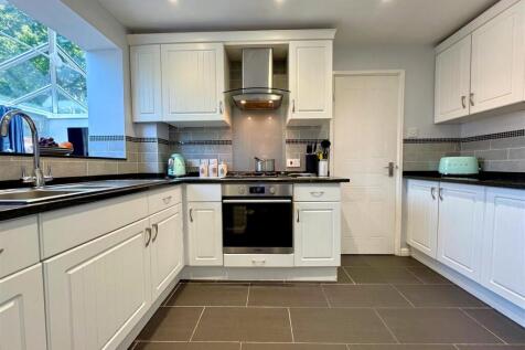 kitchen 2.jpg