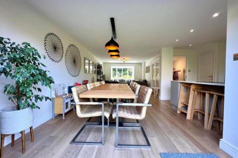 dining room 2.jpg