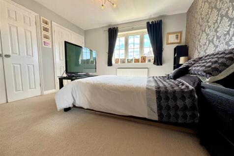bedroom 5.jpg