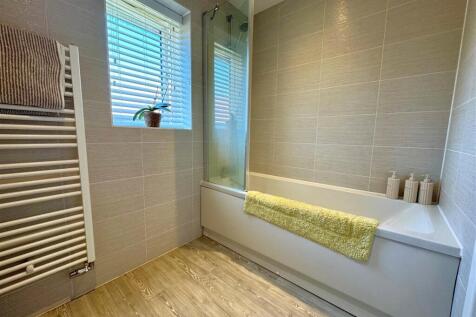 bathroom 3.jpg