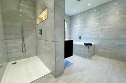 bathroom 5.jpg