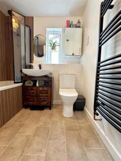 bathroom 2.jpg