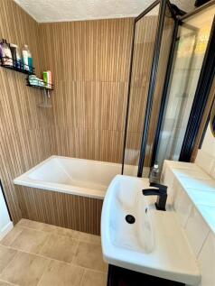 bathroom 3.jpg