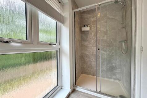 en-suite 2.jpg