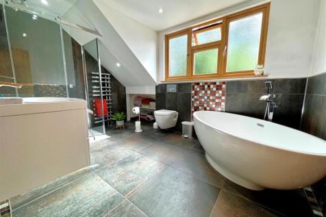 bathroom 2.jpg