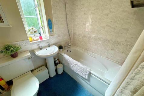 bathroom 2.jpg
