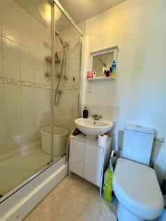 en-suite 2.jpg