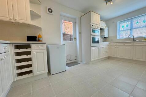 kitchen 2.jpg