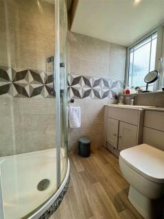 ensuite.jpg