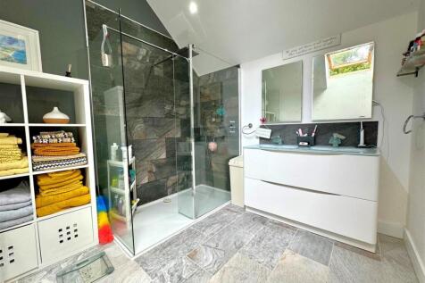 en-suite 2.jpg