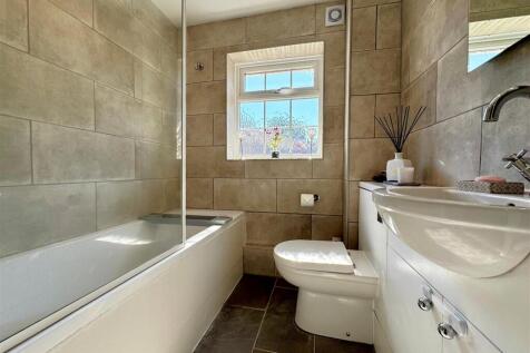 bathroom 2.jpg