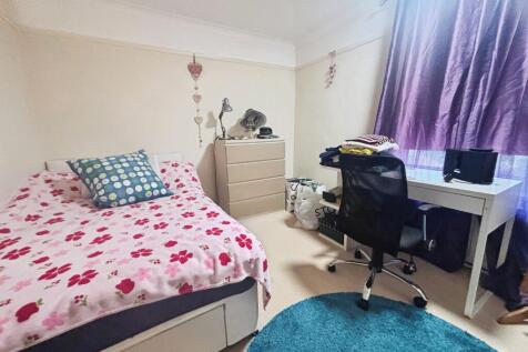 e81903e7-bedroom 202