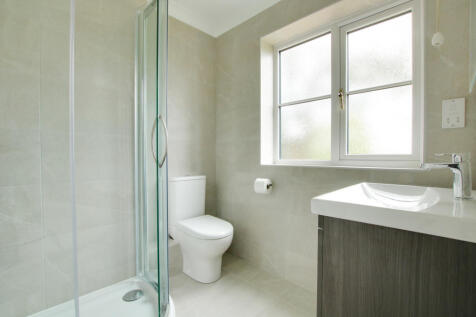 EN-SUITE SHOWER