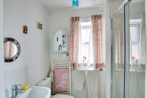En Suite Shower Rm