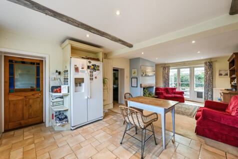 Kitchen/Break Family Rm