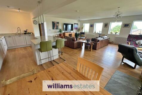 Kitchen / Living Room
