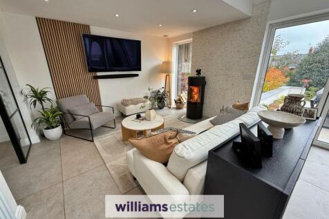 Kitchen / Living Area