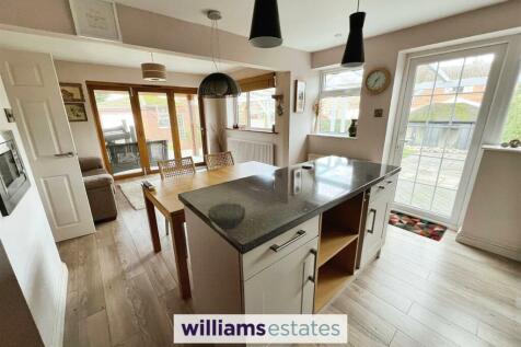 Kitchen/Living Area