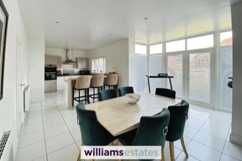 Kitchen/Dining Area