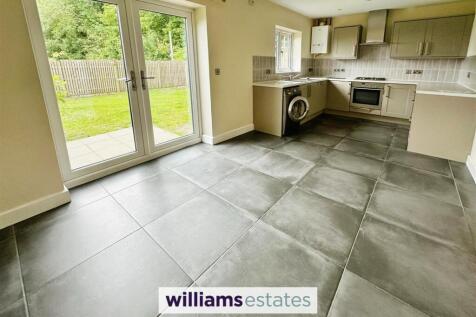 Kitchen / Dining Area