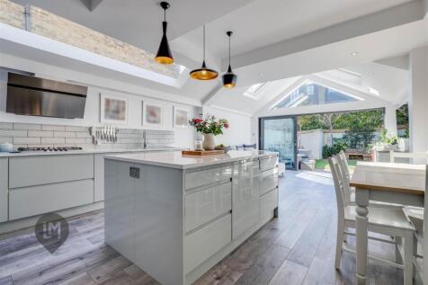 Kitchen/Dining/Living room
