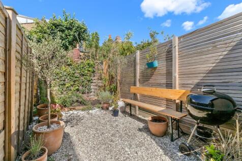 Ravensbury Road