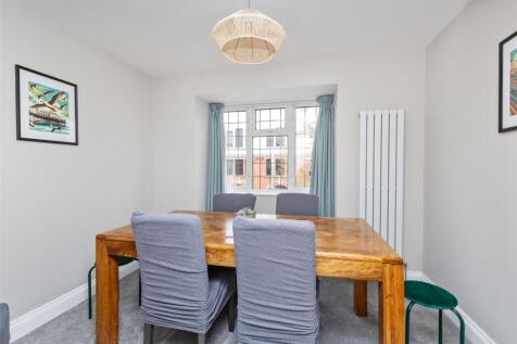 Bedroom/Dining Room