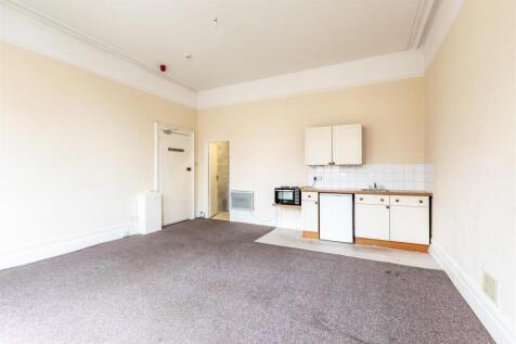 Studio Room/Kitchen
