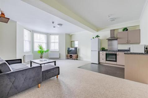Open Plan Living Room/Kitchen