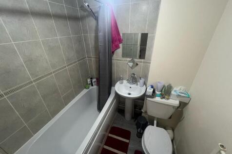 Small thorne bathroo