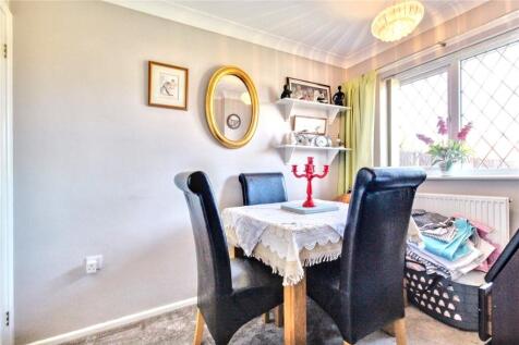 Bedroom /Dining