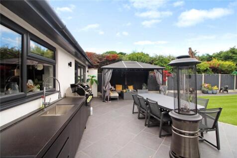 Outdoor Kitchen