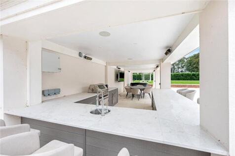 Outdoor Kitchen
