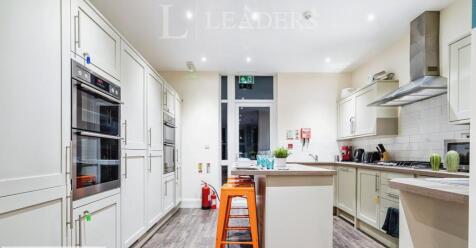 92688937-kitchen_Reg