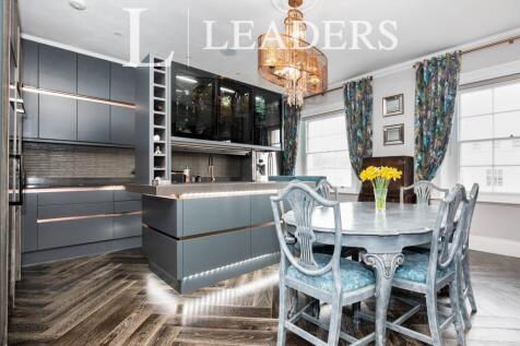 Kitchen /Dinning are