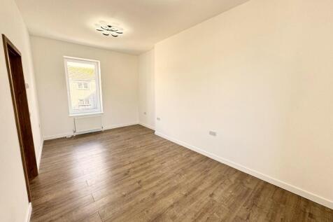 Bedroom 2 (2)