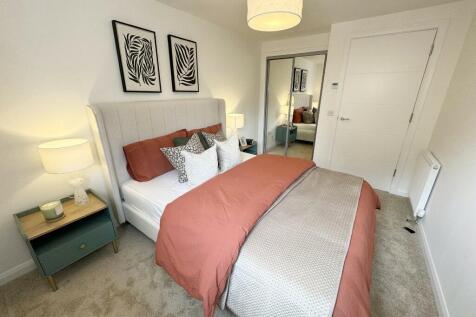 Bedroom 1 (2)