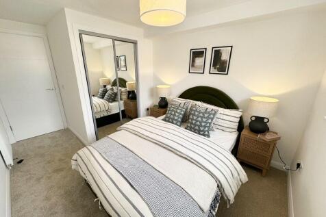 Bedroom 2 (2)