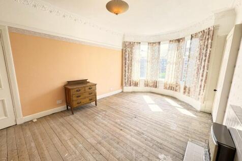 Bedroom 1 (2)